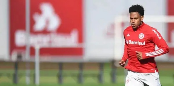 kaiyun官方网站-成都蓉城后腰新外援仅用一场比赛，就直接征服球迷，值得期待