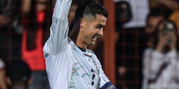 40岁C罗世预赛完美开局：双响+远程世界波！获7.9分，再创5大纪录