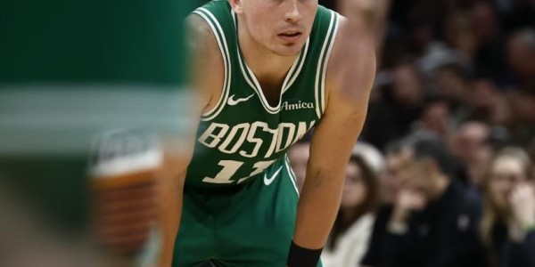 绿凯拒23分逆转！布朗30+8全队第一，湖人旧将30+4尽力，怀特27+5