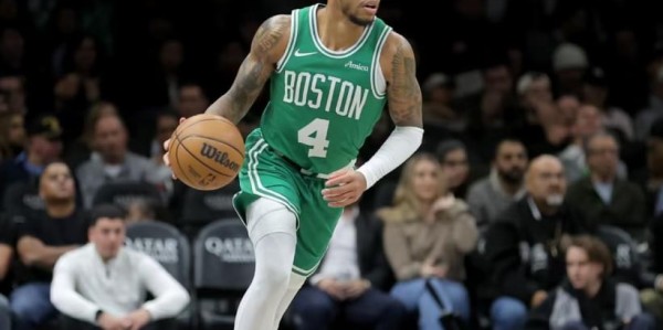 绿凯拒23分逆转！布朗30+8全队第一，湖人旧将30+4尽力，怀特27+5